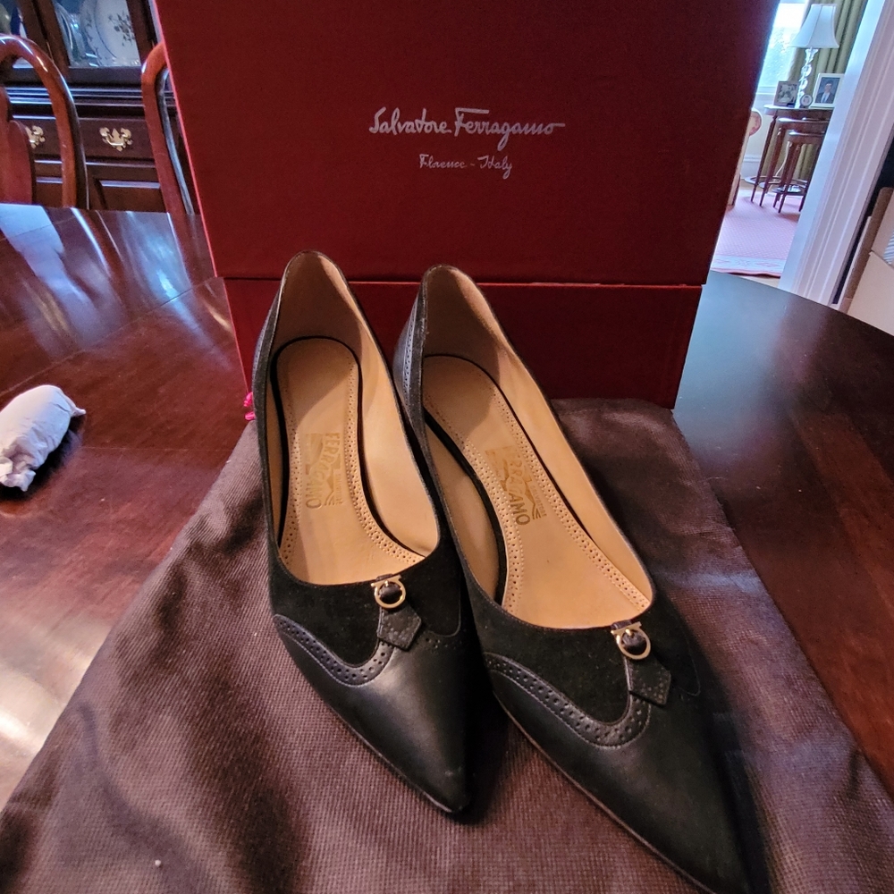 Salvatore Ferragamo "Neissa" heals 9.5AA Smooth leather with suede